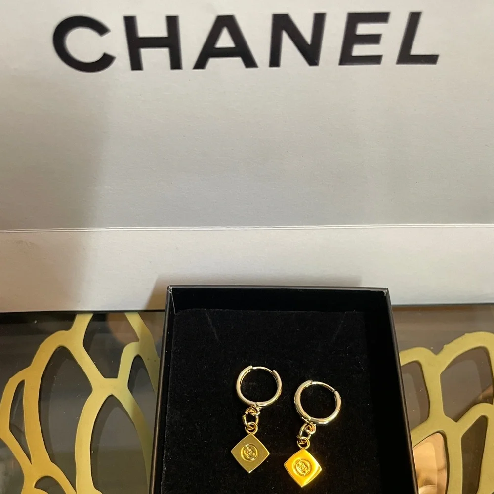 Chanel - Picture 5 of 8